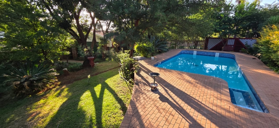 5 Bedroom Property for Sale in Wilkoppies North West